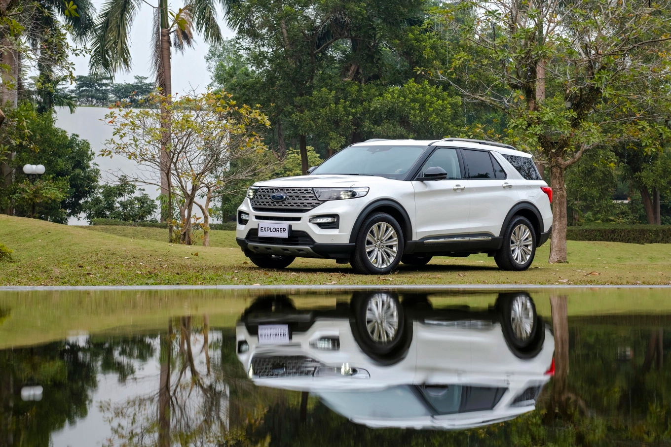 01-Ford-Explorer-Ngoa-i-Tha-t-8701-6050-1758773392.jpg