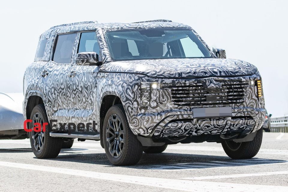2025-07-mitsubishi-pajero-sport-spy-9.jpg