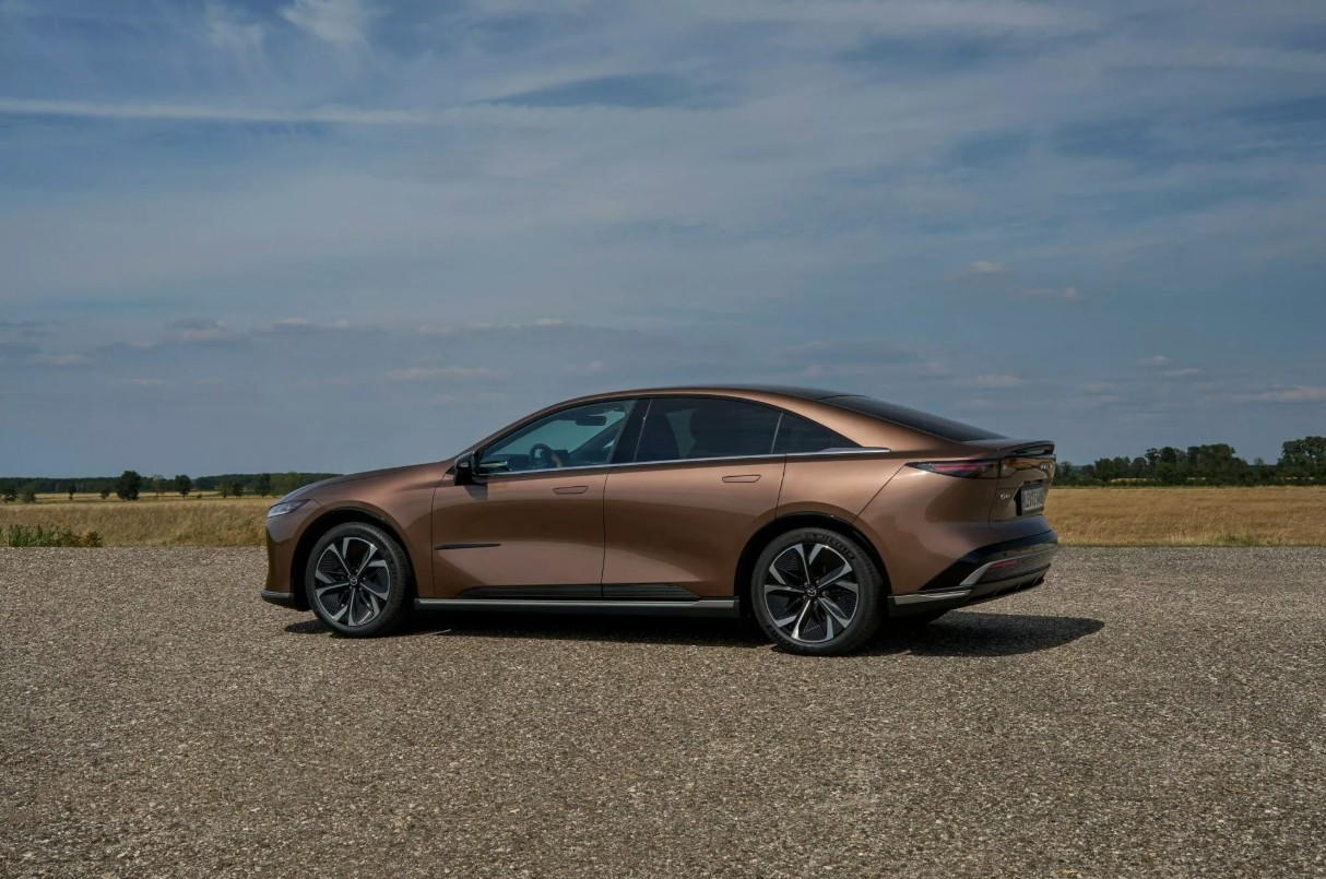 2025-Mazda-6e-Europe 2.JPG