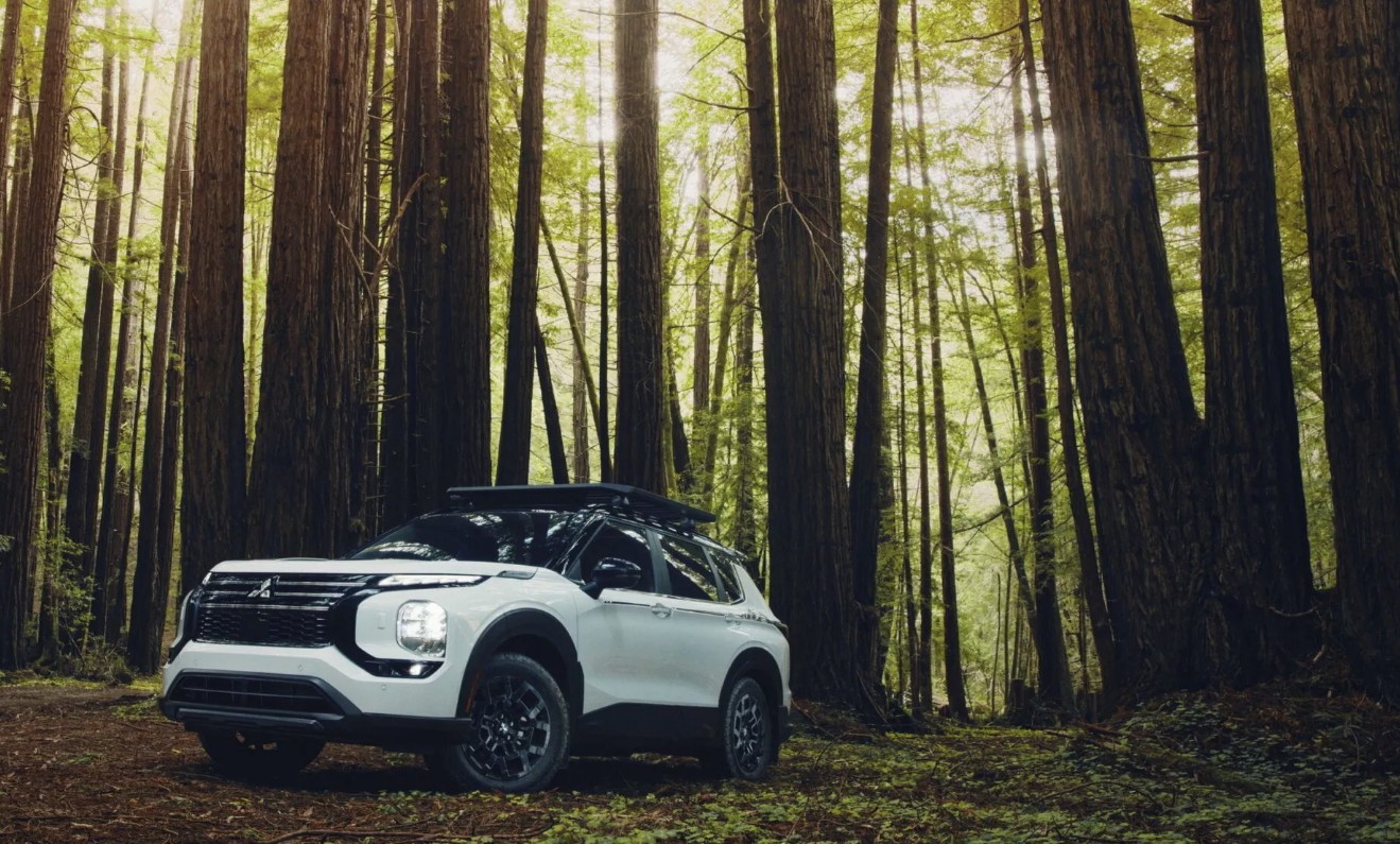 2025-Mitsubishi-Outlander-Trail-Edition 2.jpg