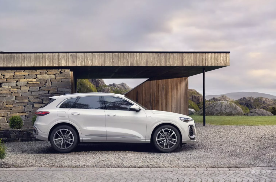 2026-Audi-Q5-PHEV 3.PNG