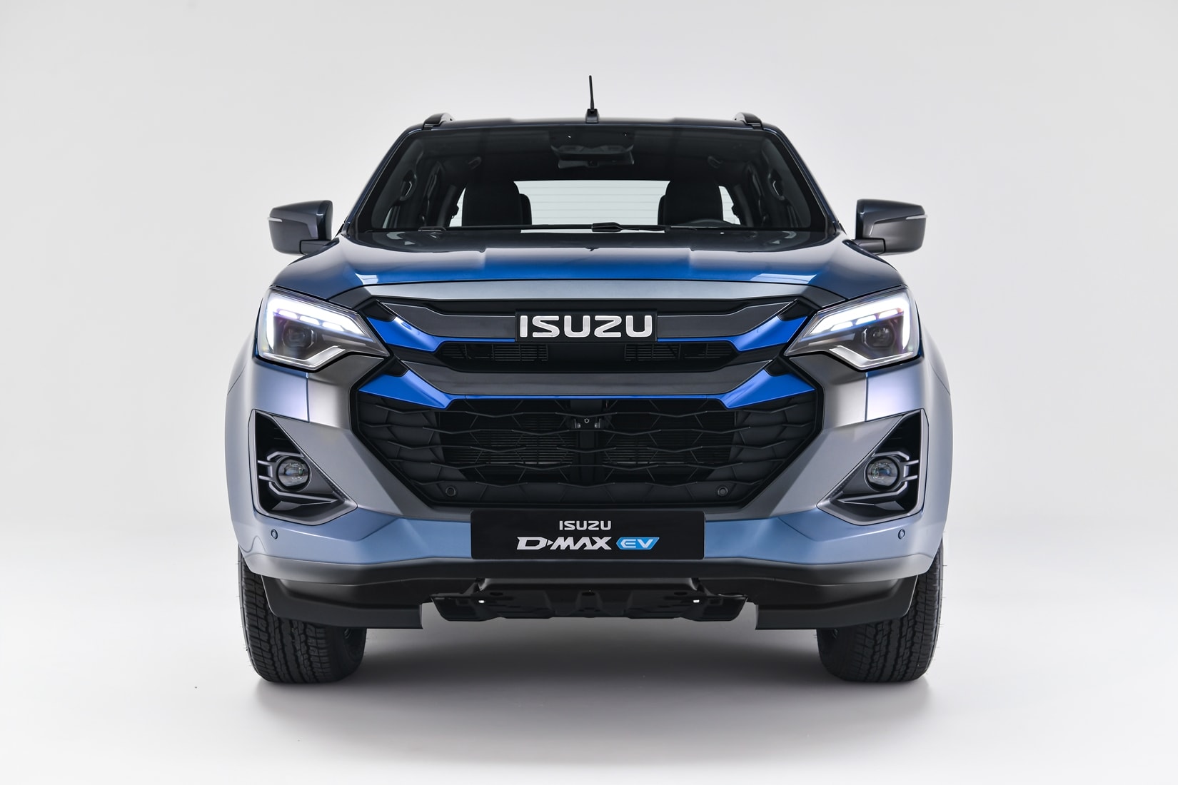 2026-isuzu-d-max-ev-debuts-with-dual-motor-powertrain_3.jpg