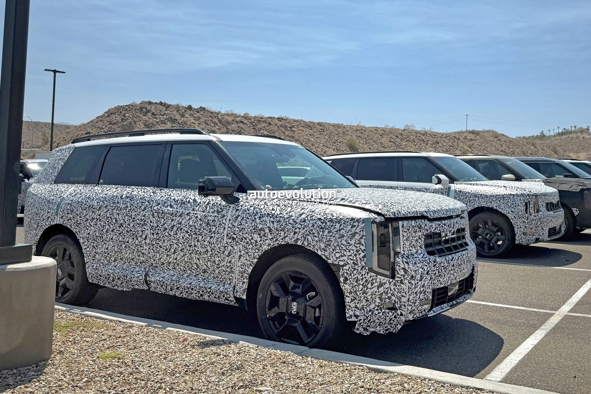 2026-kia-telluride-spied-with-boxy-design-hybrid-powertrain-incoming_2.jpg