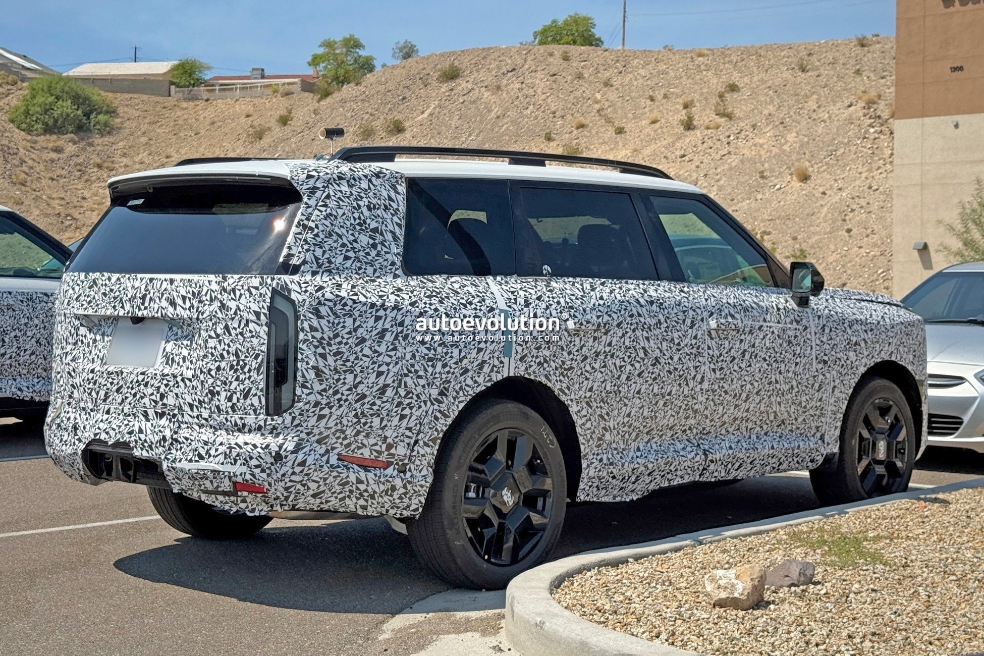 2026-kia-telluride-spied-with-boxy-design-hybrid-powertrain-incoming_4.jpg