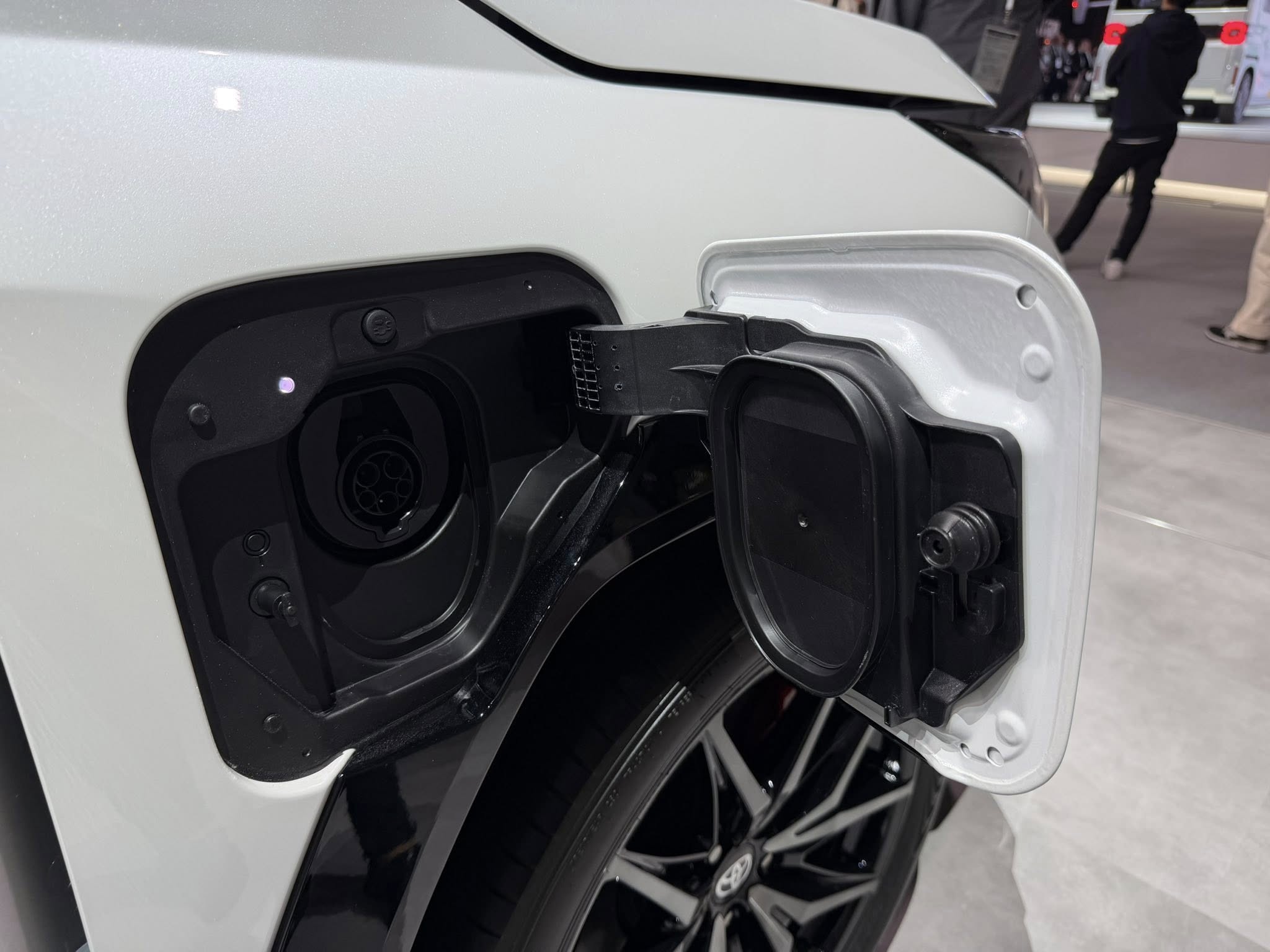 All NEW Toyota RAV4 PHEV GR SPORT 10.jpg