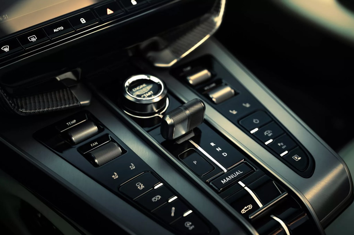 Aston Martin Vanquish Volante 7.jpg