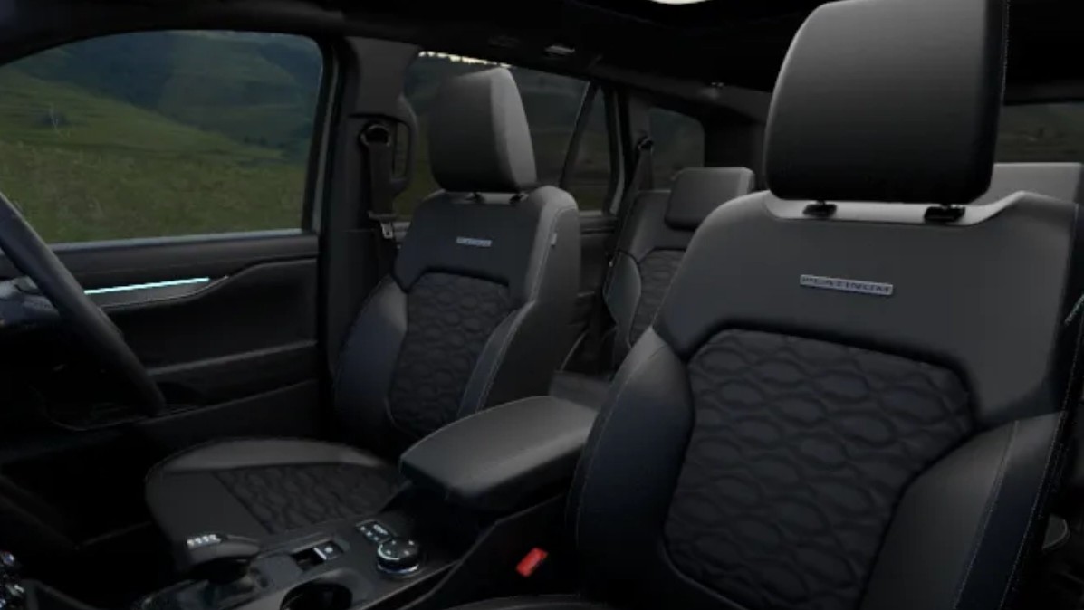 Ford Everest Platinum V6 2.jpg