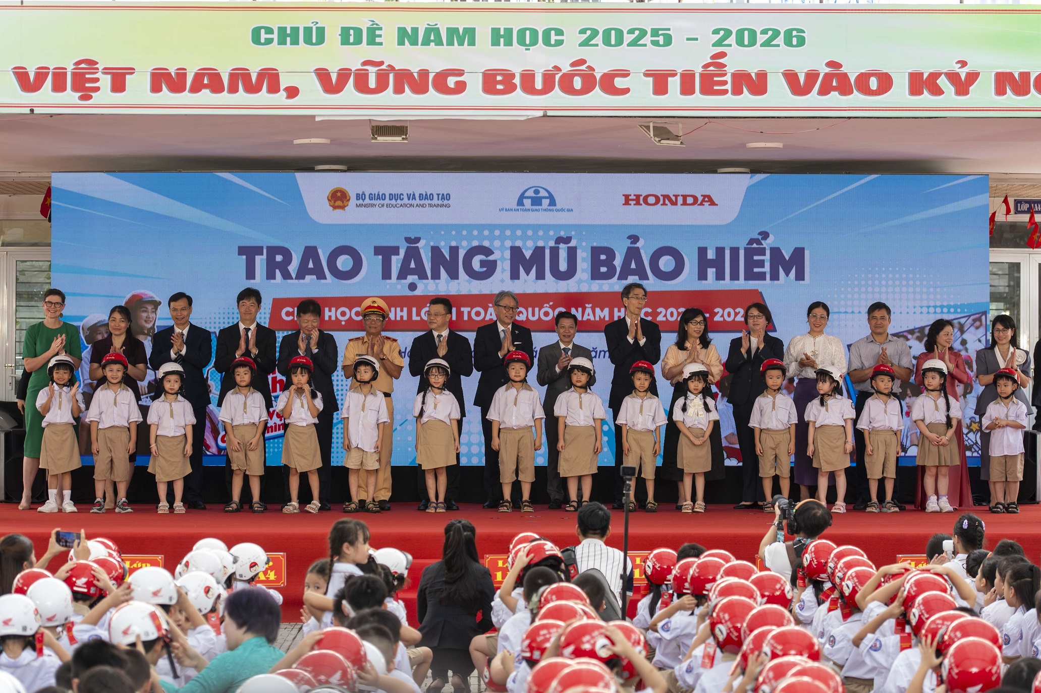 Honda tang mu bao hiem 61.JPG