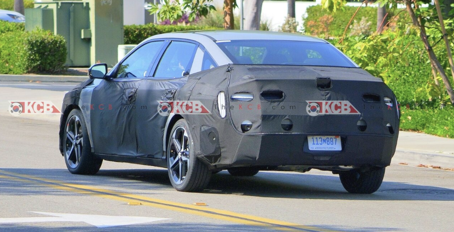 Hyundai Elantra all new 2025-08-24 lúc 20.42.45.png