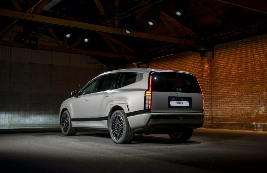 Hyundai-Ioniq-9-2.PNG