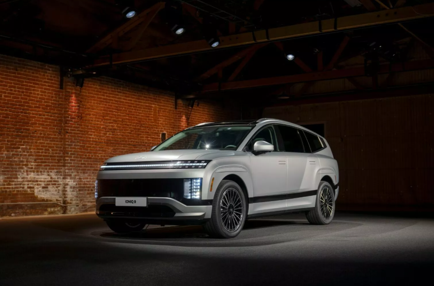 Hyundai-Ioniq-9.PNG