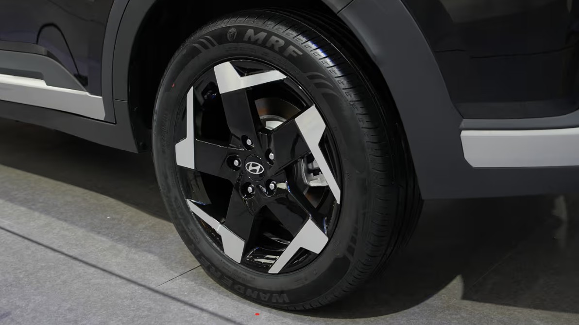 Hyundai Neira 2.jpg