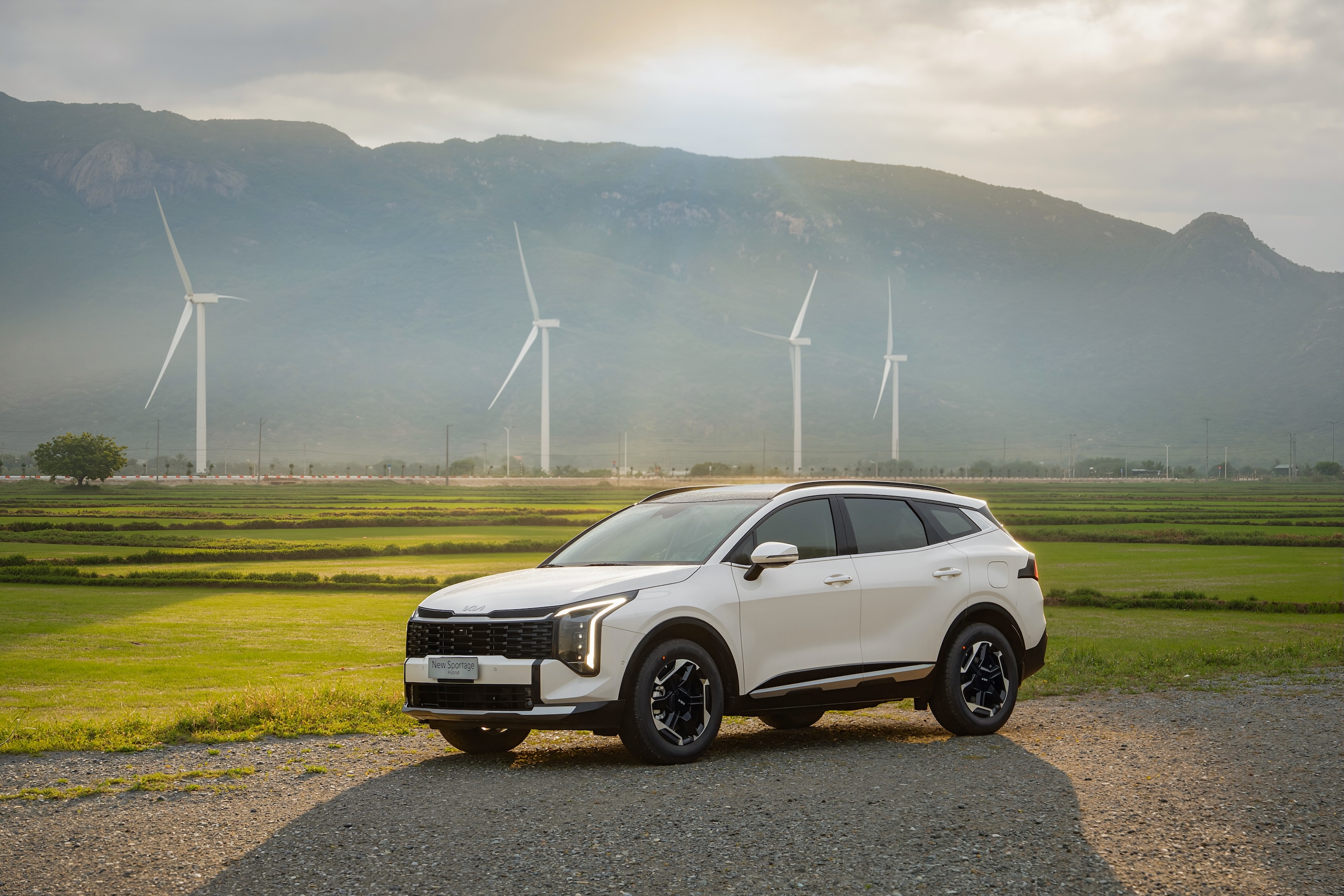 Kia New Sportage Hybrid.jpg