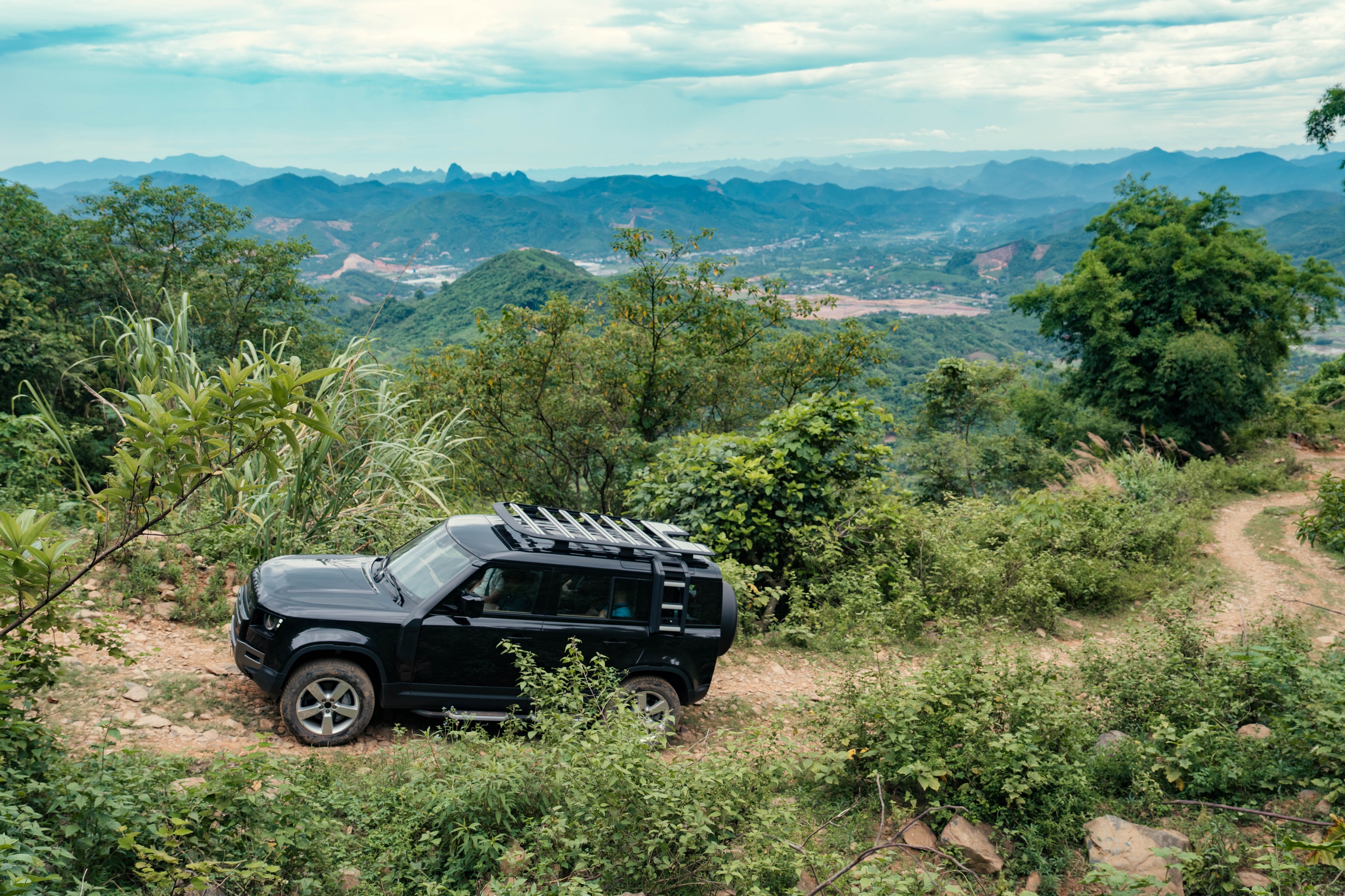 Land Rover Defender 130-12.jpg