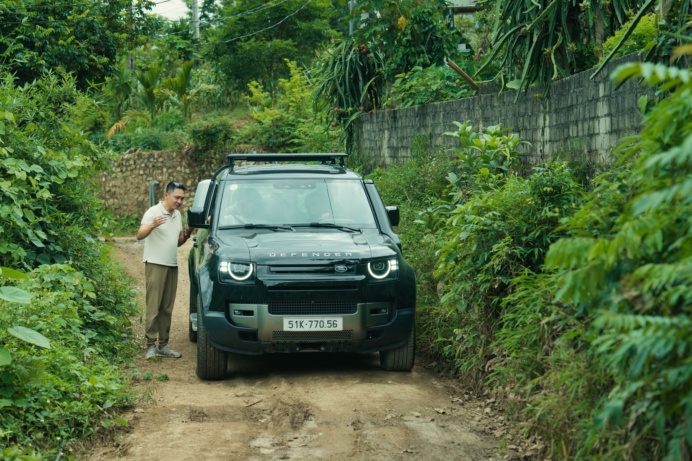 Land Rover Defender 130-13.jpg