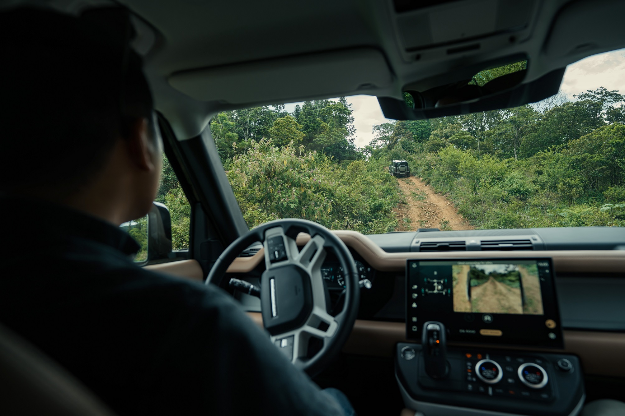 Land Rover Defender 130-3.jpg