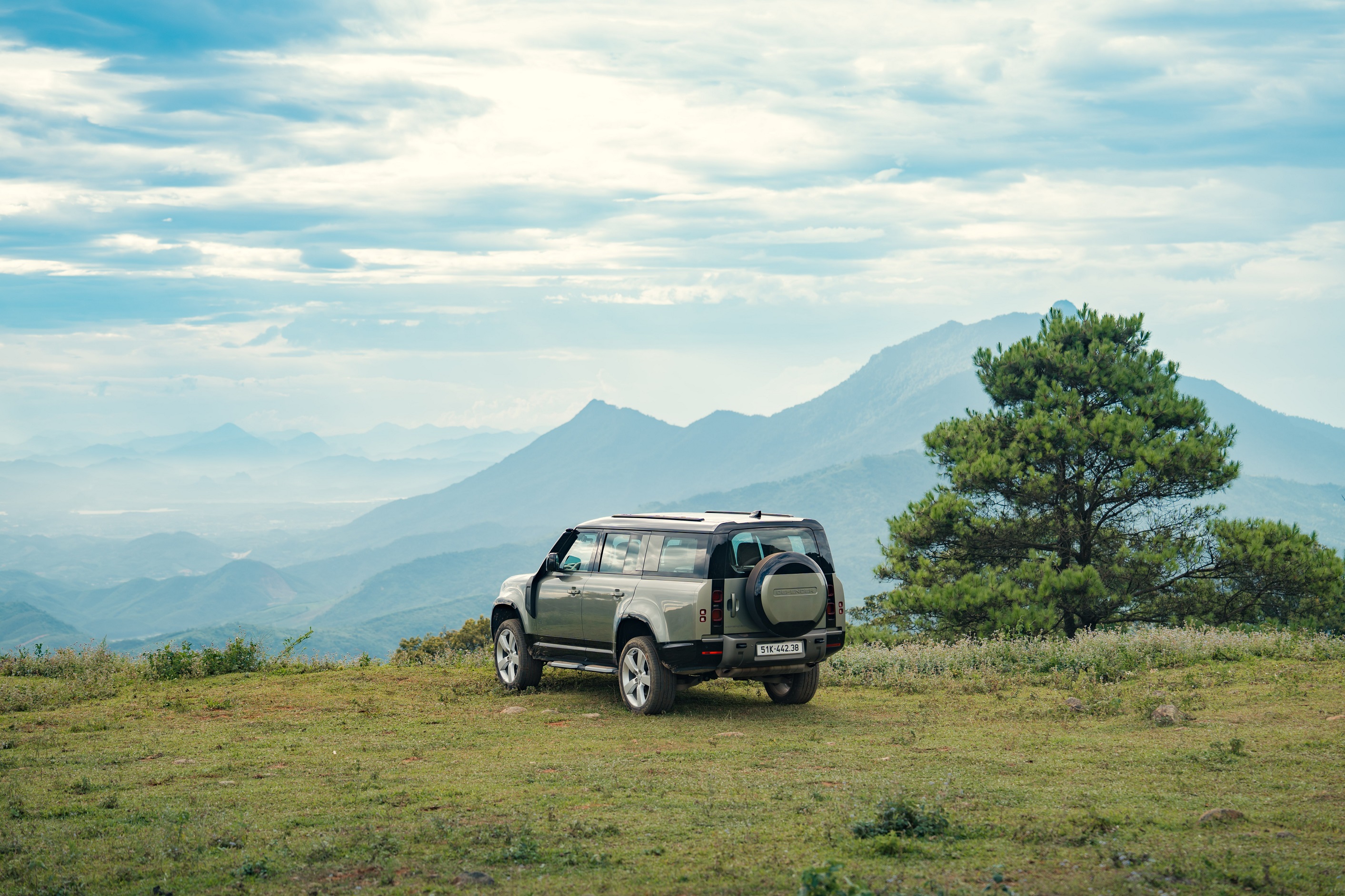 Land Rover Defender 130-5.jpg