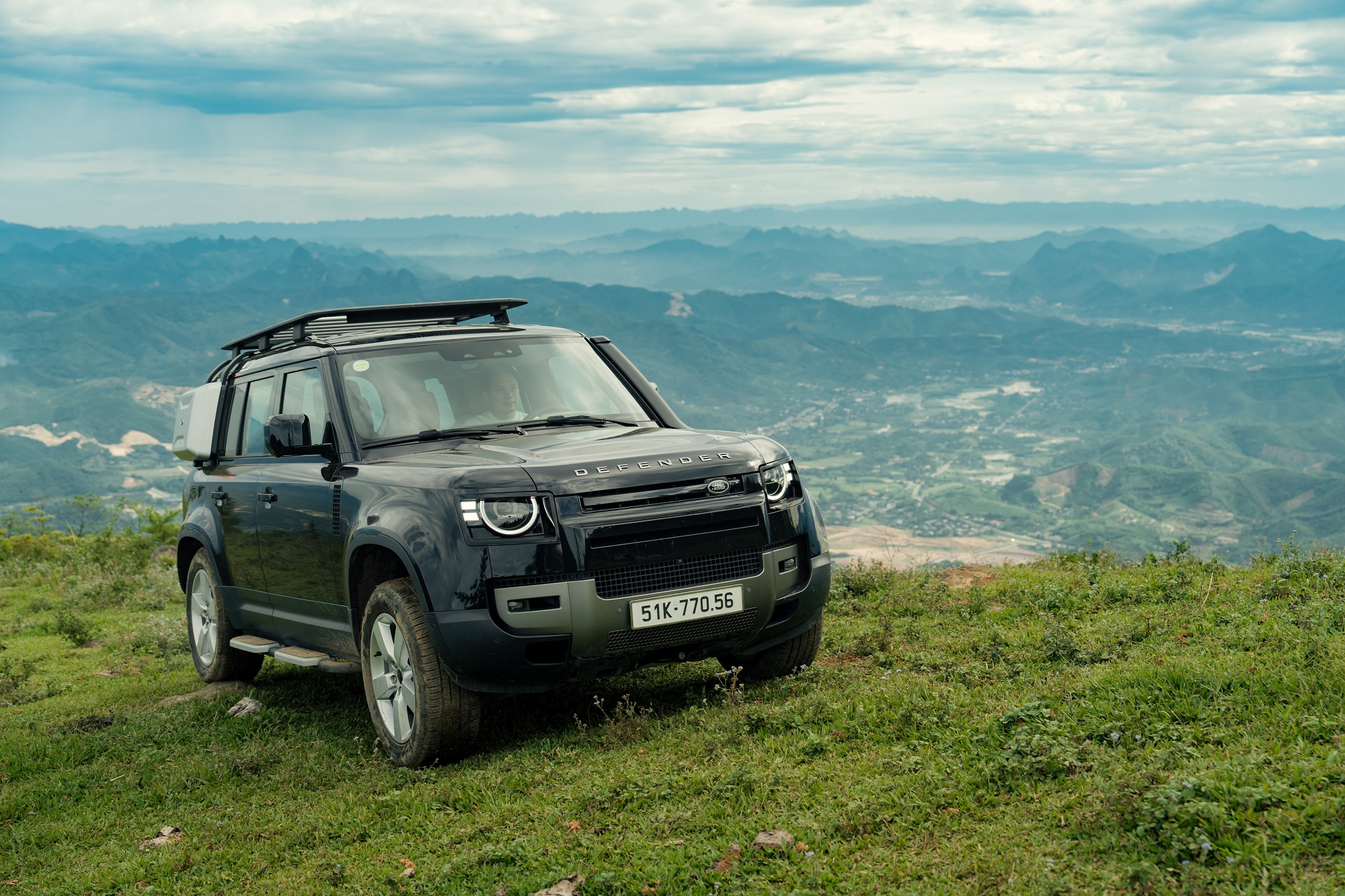 Land Rover Defender 130-6.jpg