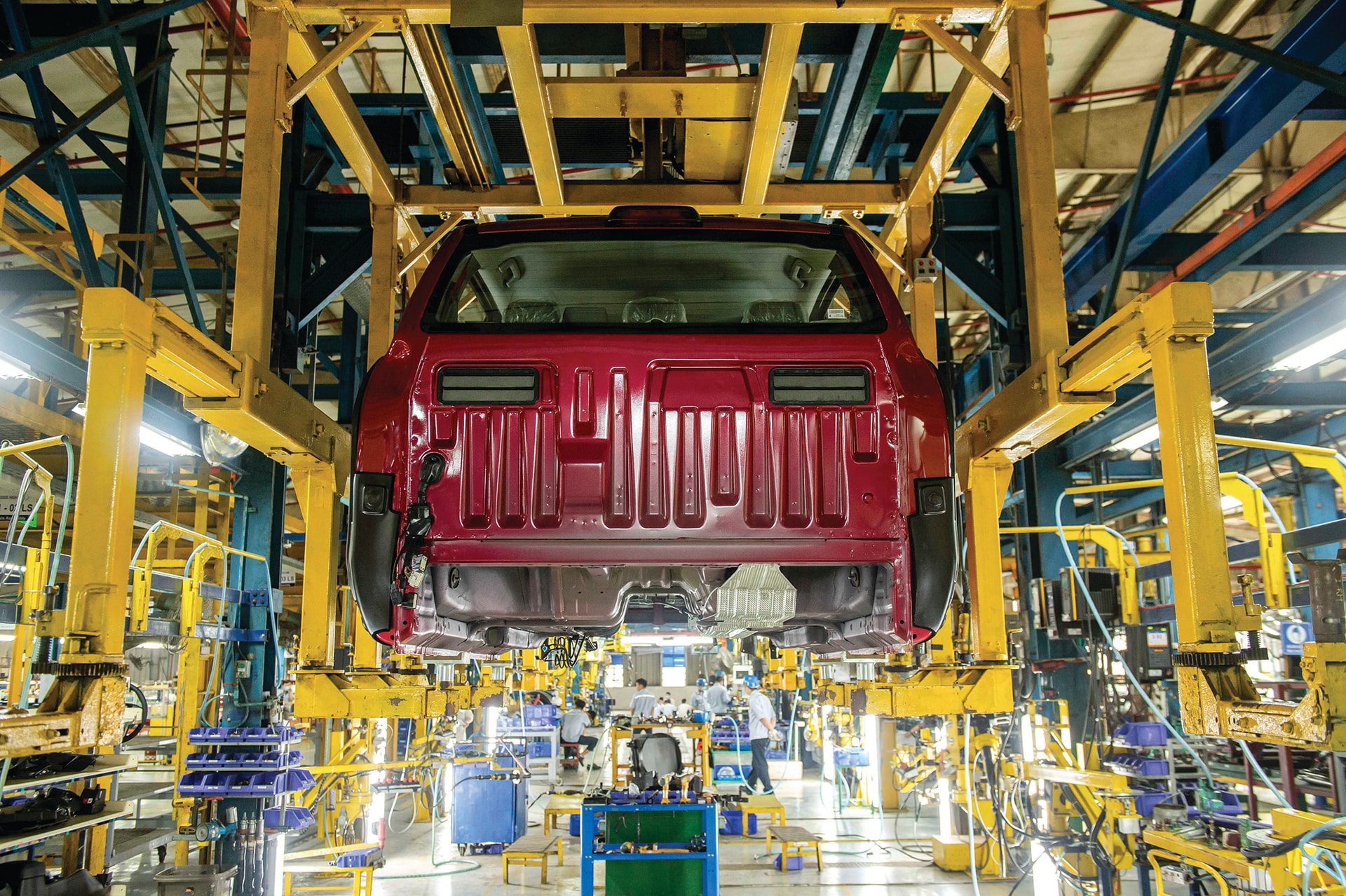 lap-rap-xe-ban-tai-tai-nha-may-ford-hai-duong.jpg
