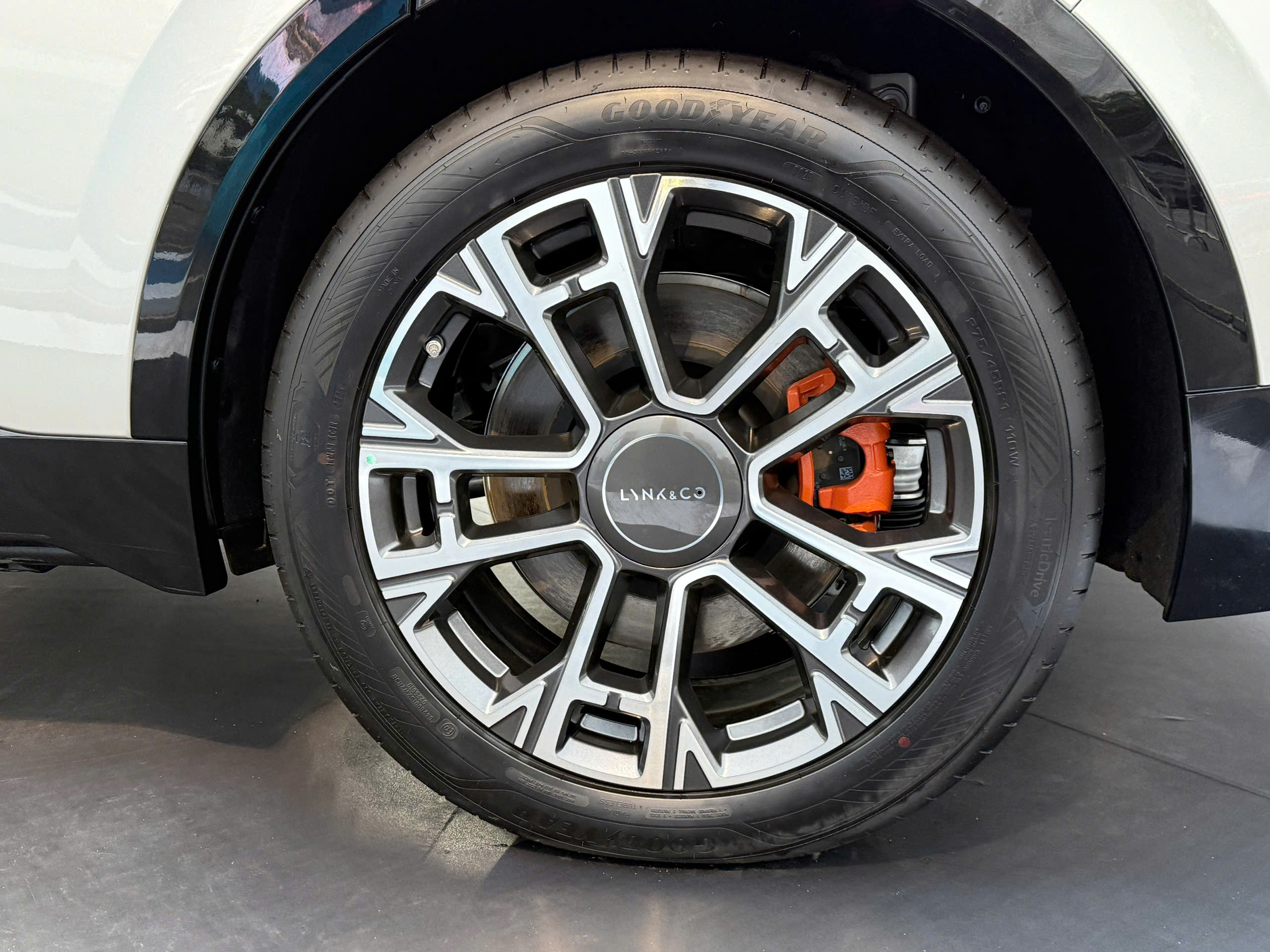 Lynk & Co 900 1355039507_f7afc8441e7060a872c98088e441a2e9.jpg