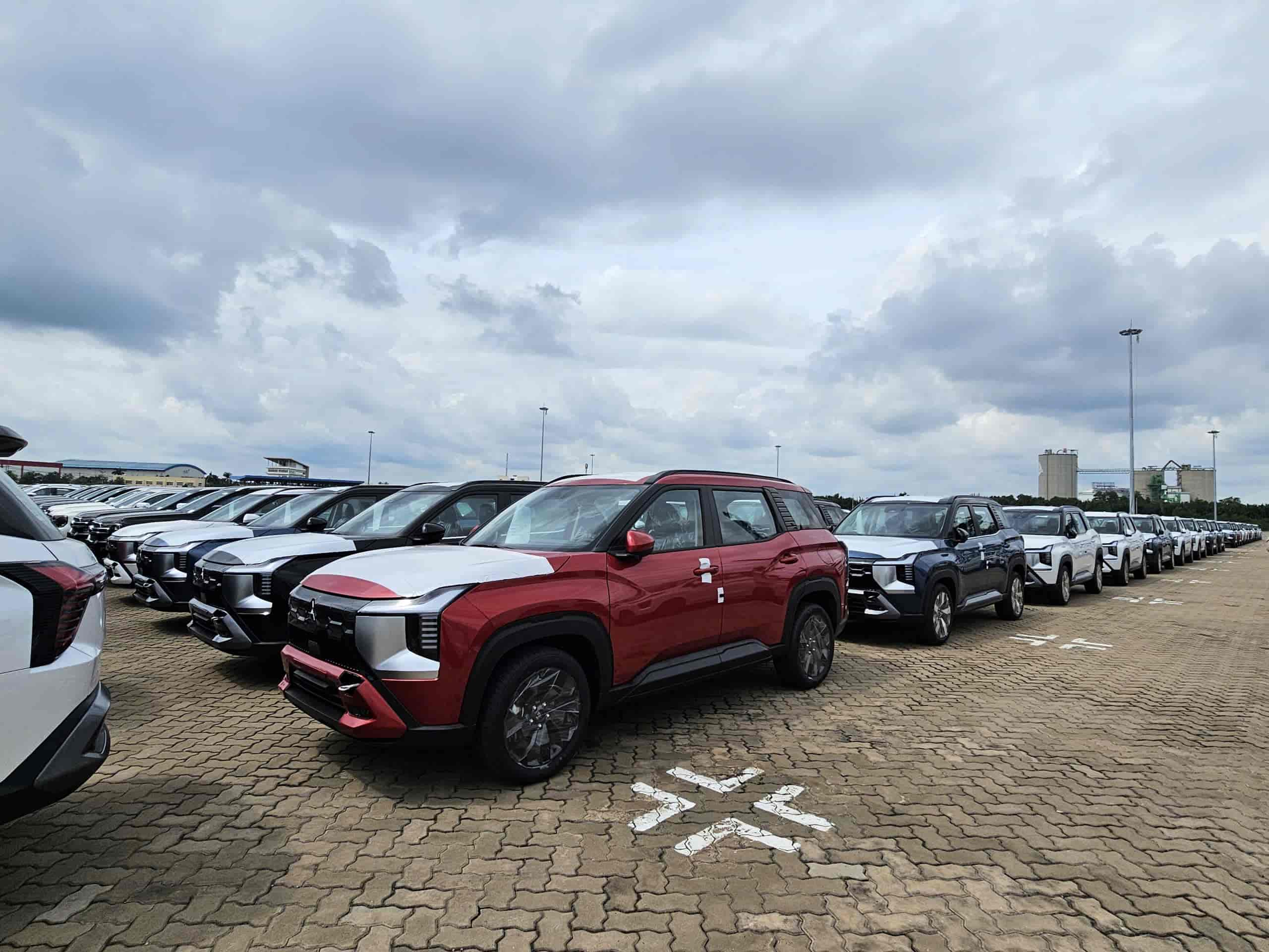 Mitsubishi Destinator  (2) (1).jpg