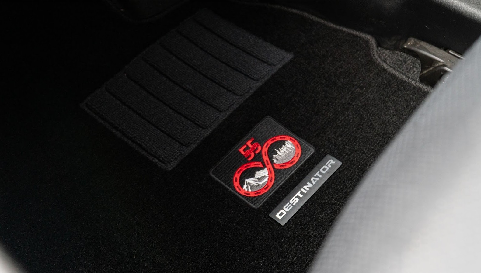 Mitsubishi Destinator & Xforce 3.jpg