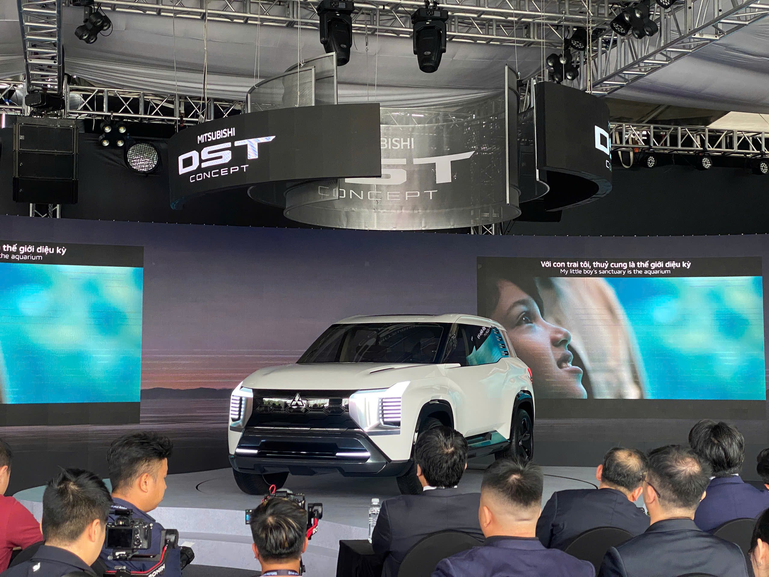 Mitsubishi DST Concept-anh 1.jpg