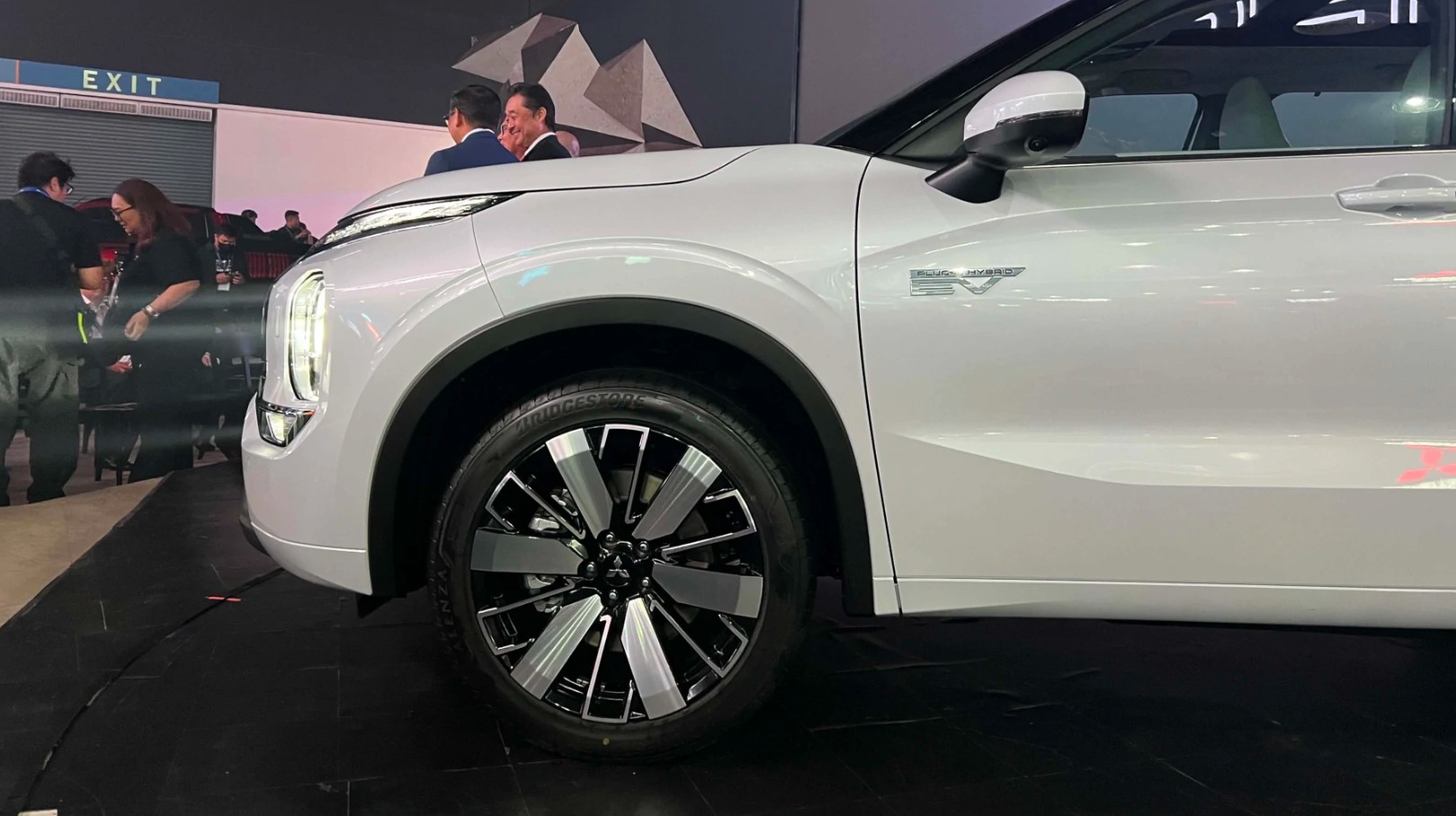 Mitsubishi Outlander PHEV 4.jpg