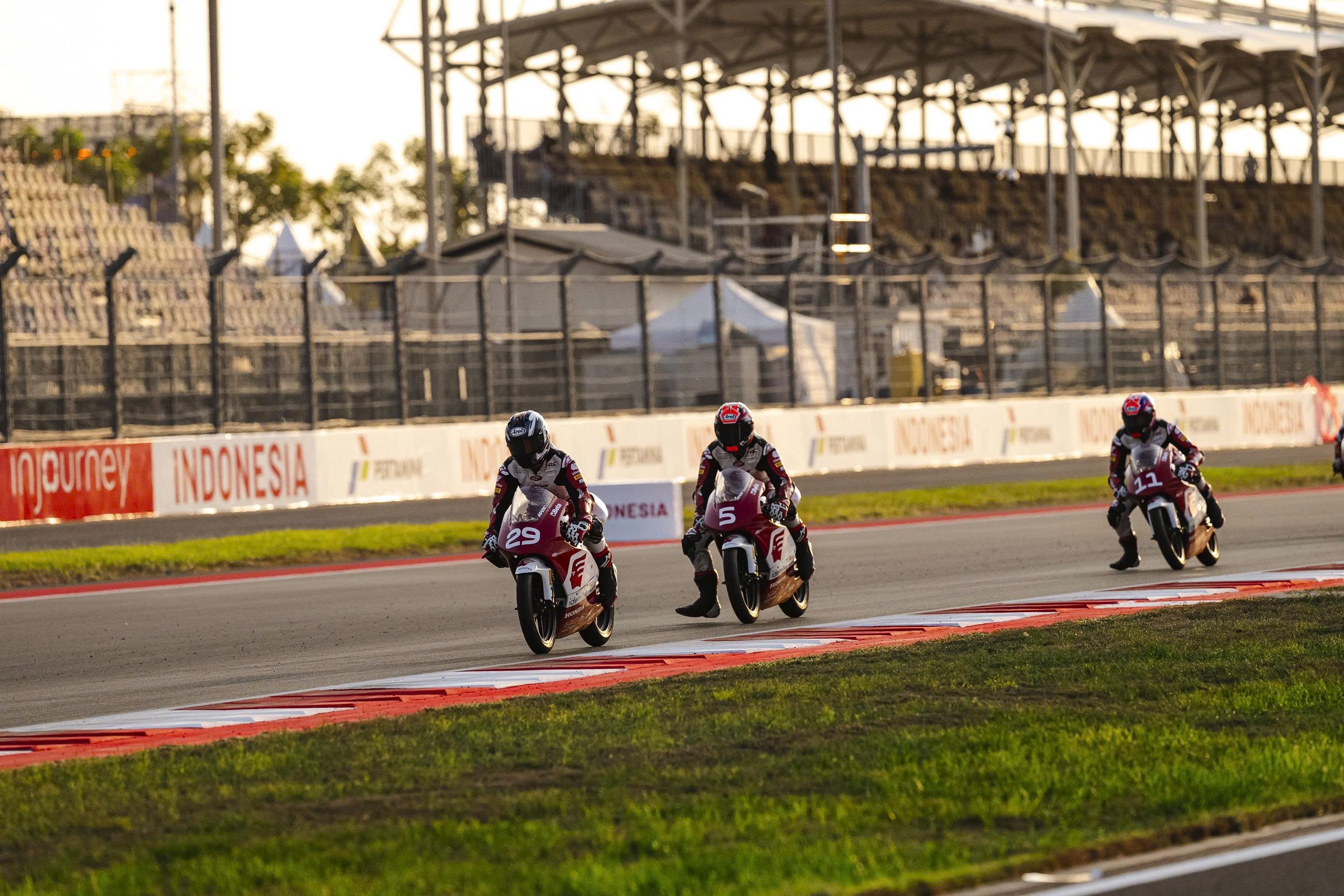 Moto4-3.jpg
