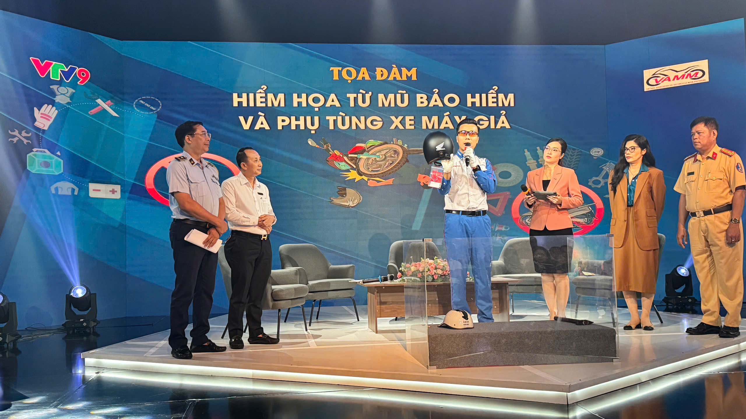 mũ bảo hiểm  (1).jpg