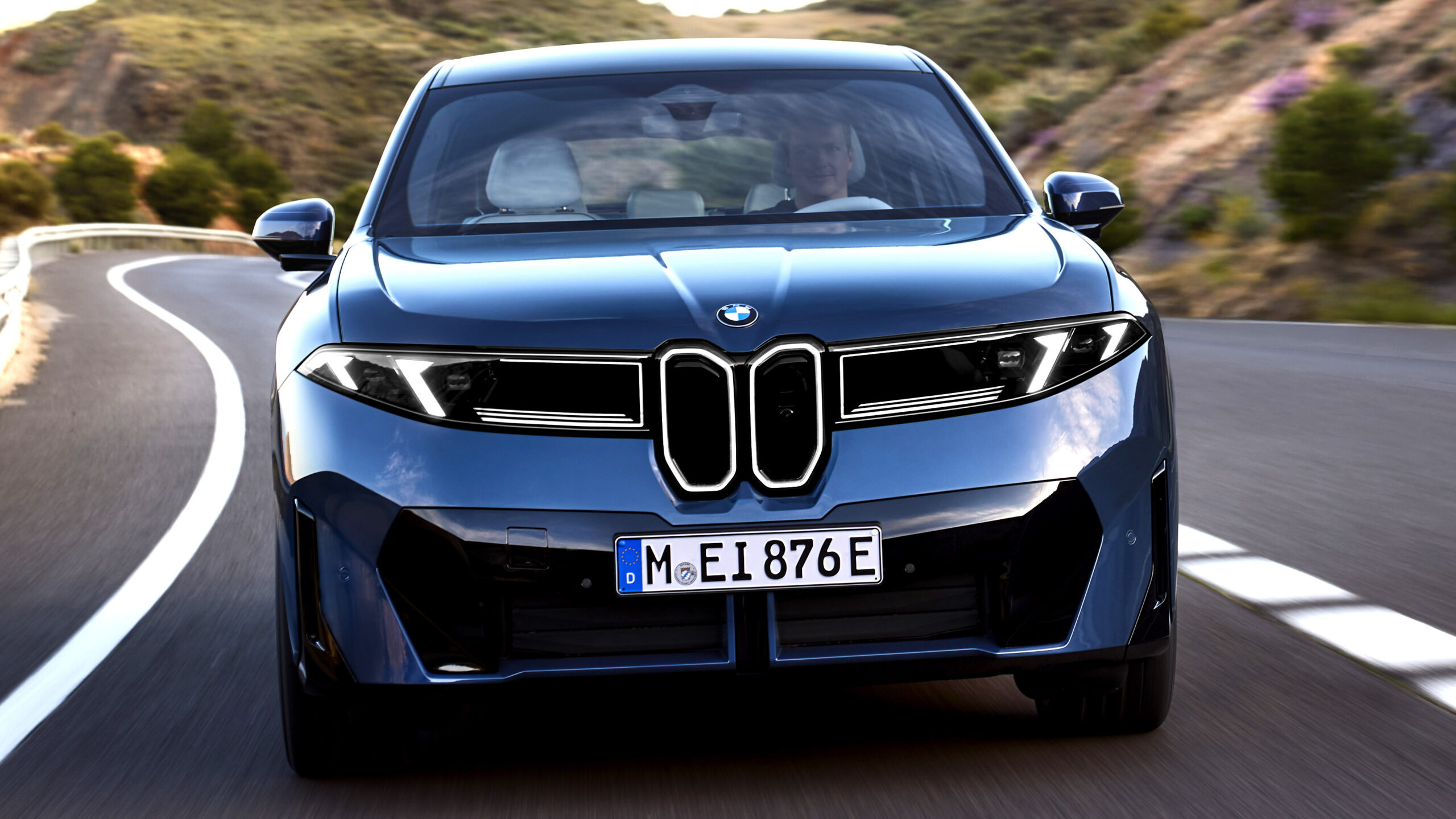 P90615635_highRes_the-new-bmw-ix3-50-x-copy-scaled.jpg
