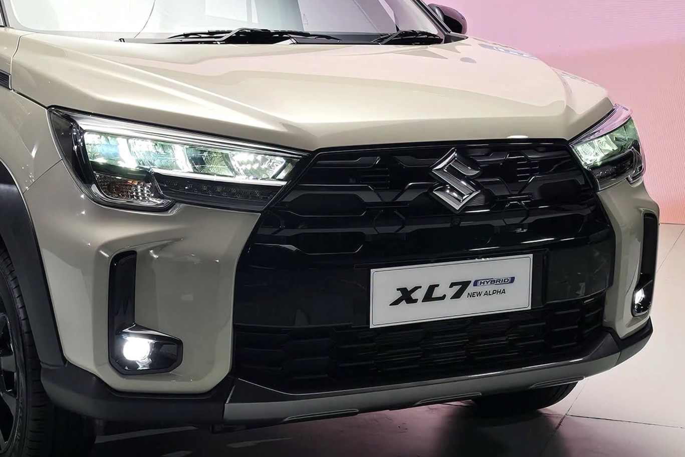 Suzuki XL7 Hybrid-a2.jpg