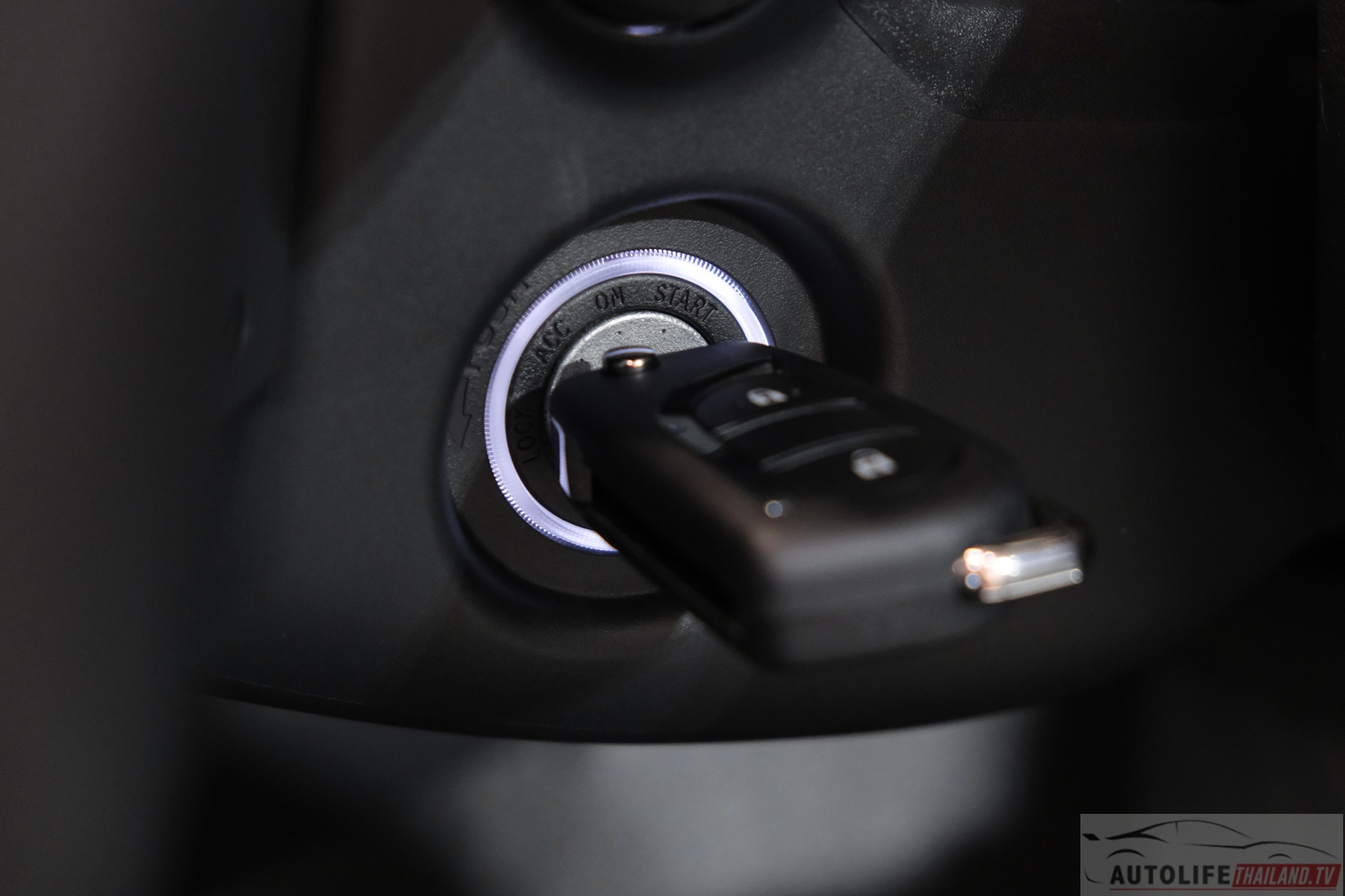 Toyota Hilux TRAVO Standard Cab 16.jpg