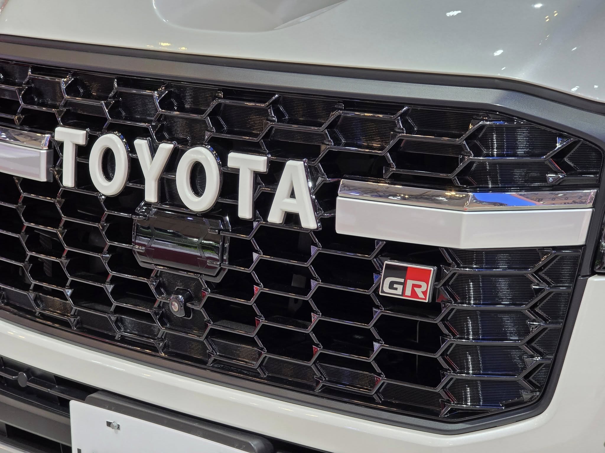 Toyota Land Cruiser 300 GR Sport 11.jpg