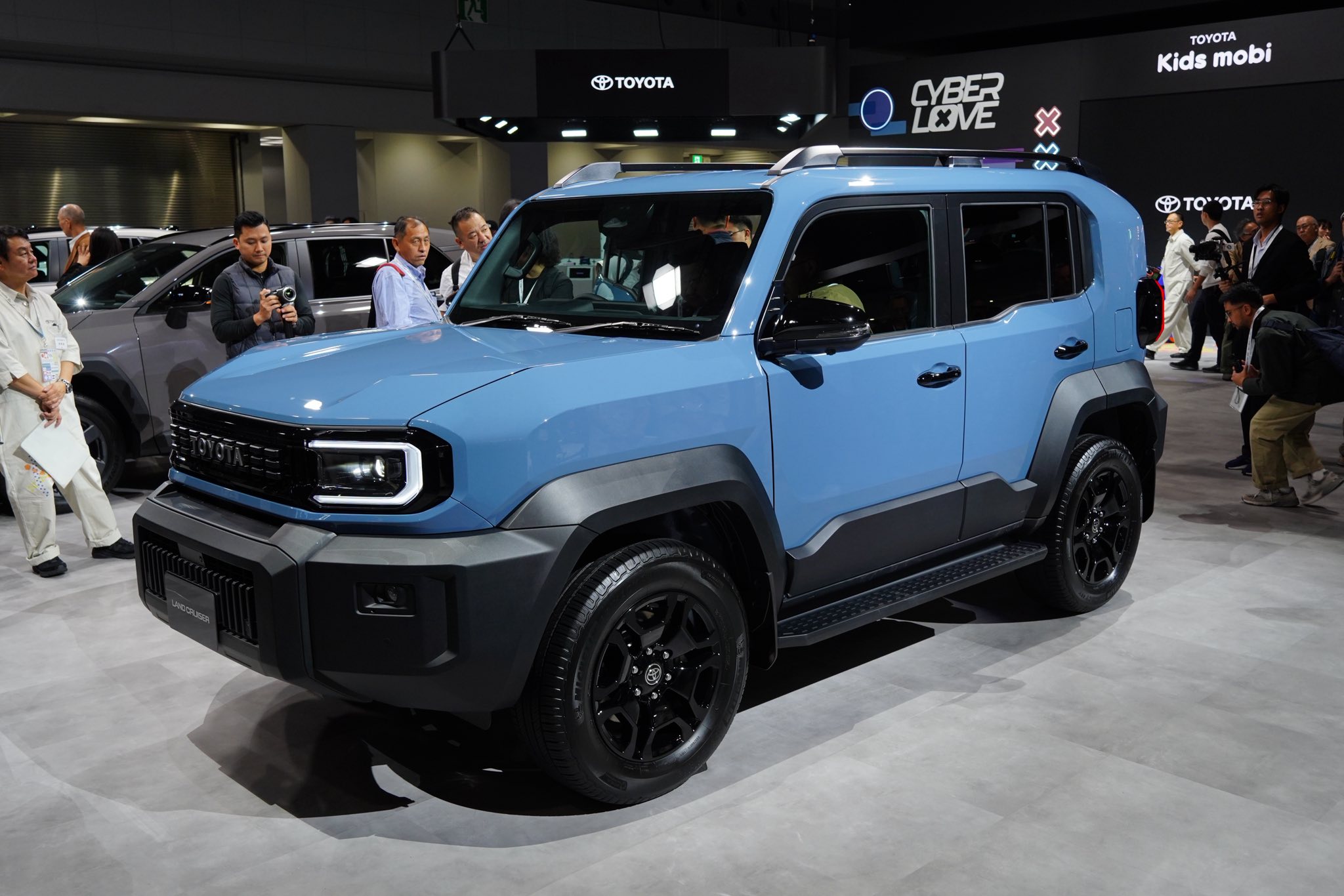 Toyota Land Cruiser FJ.jpg