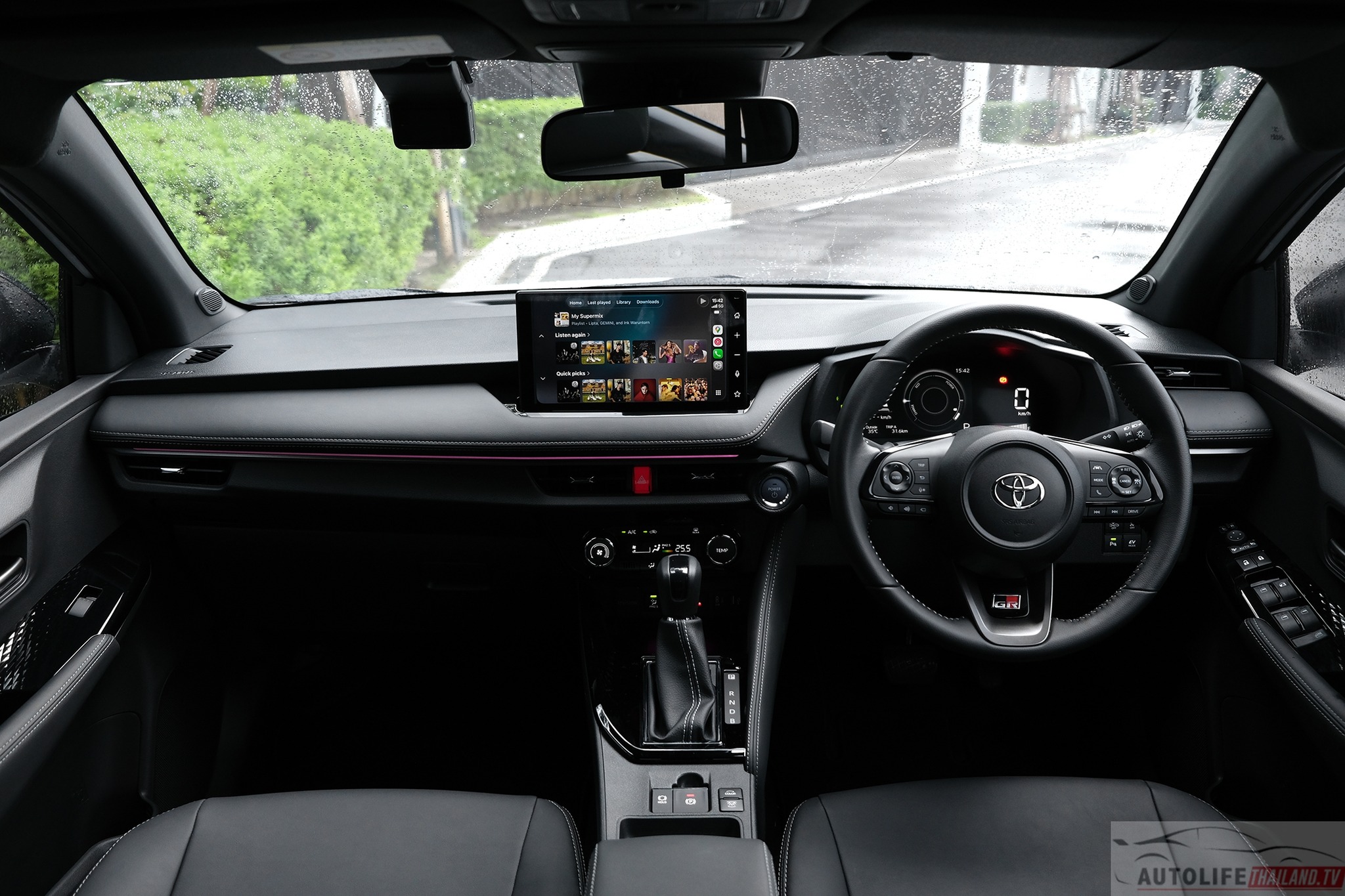 Toyota Yaris ATIV HEV 4.jpg