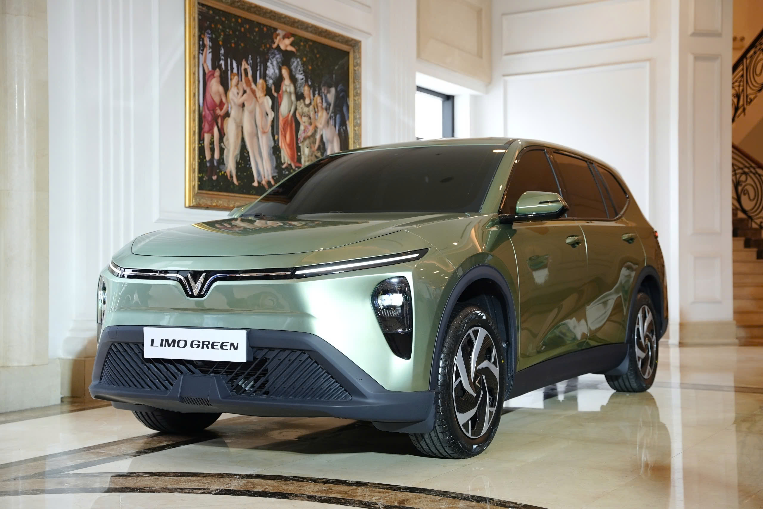 VinFast Limo Green (1).jpg