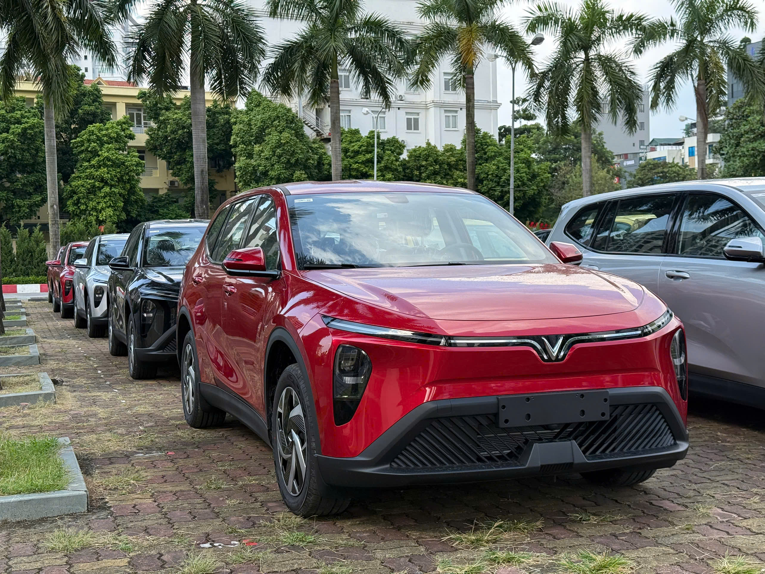 VinFast Limo Green-3.jpg