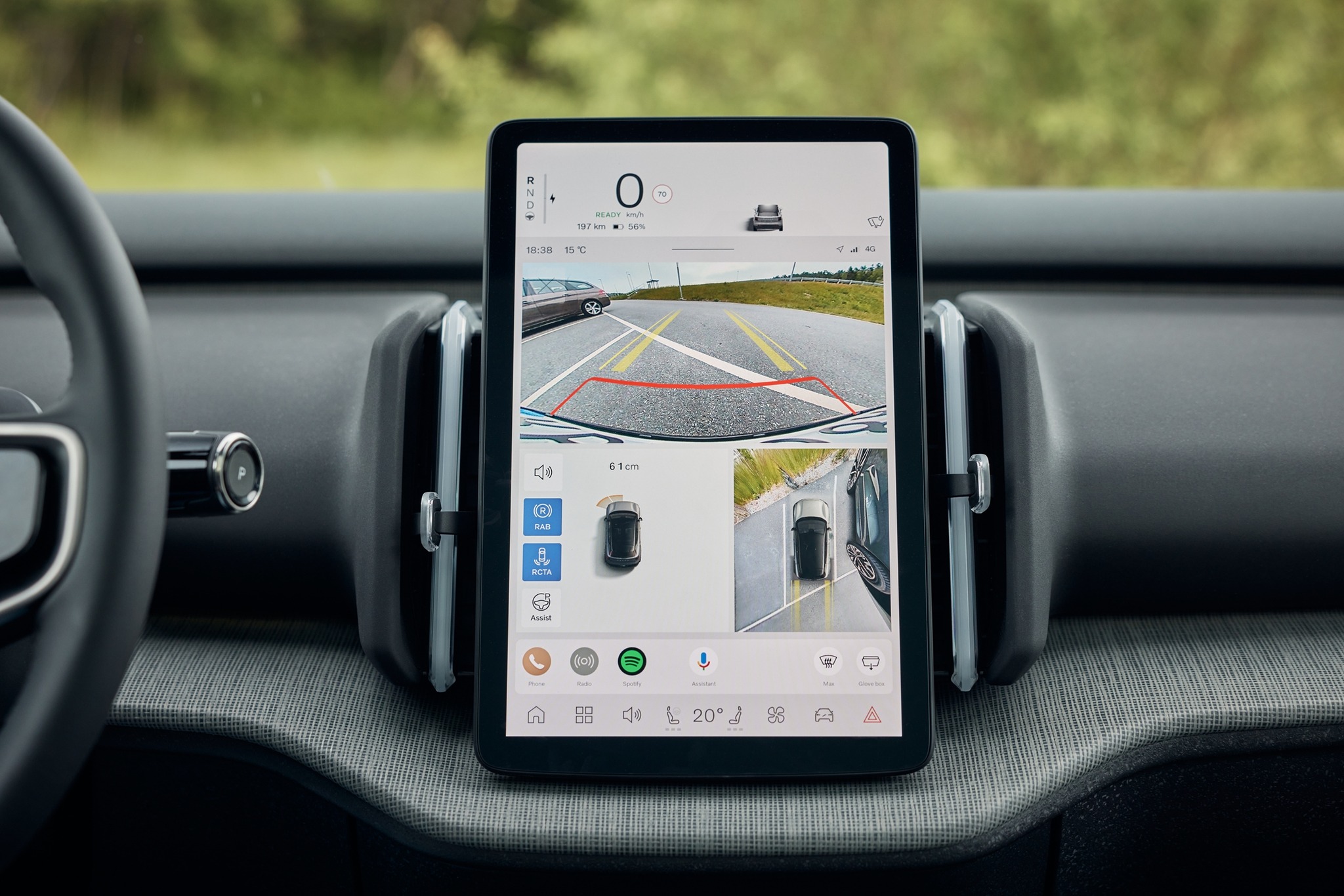 Volvo EX30 Cross Country 7.jpg