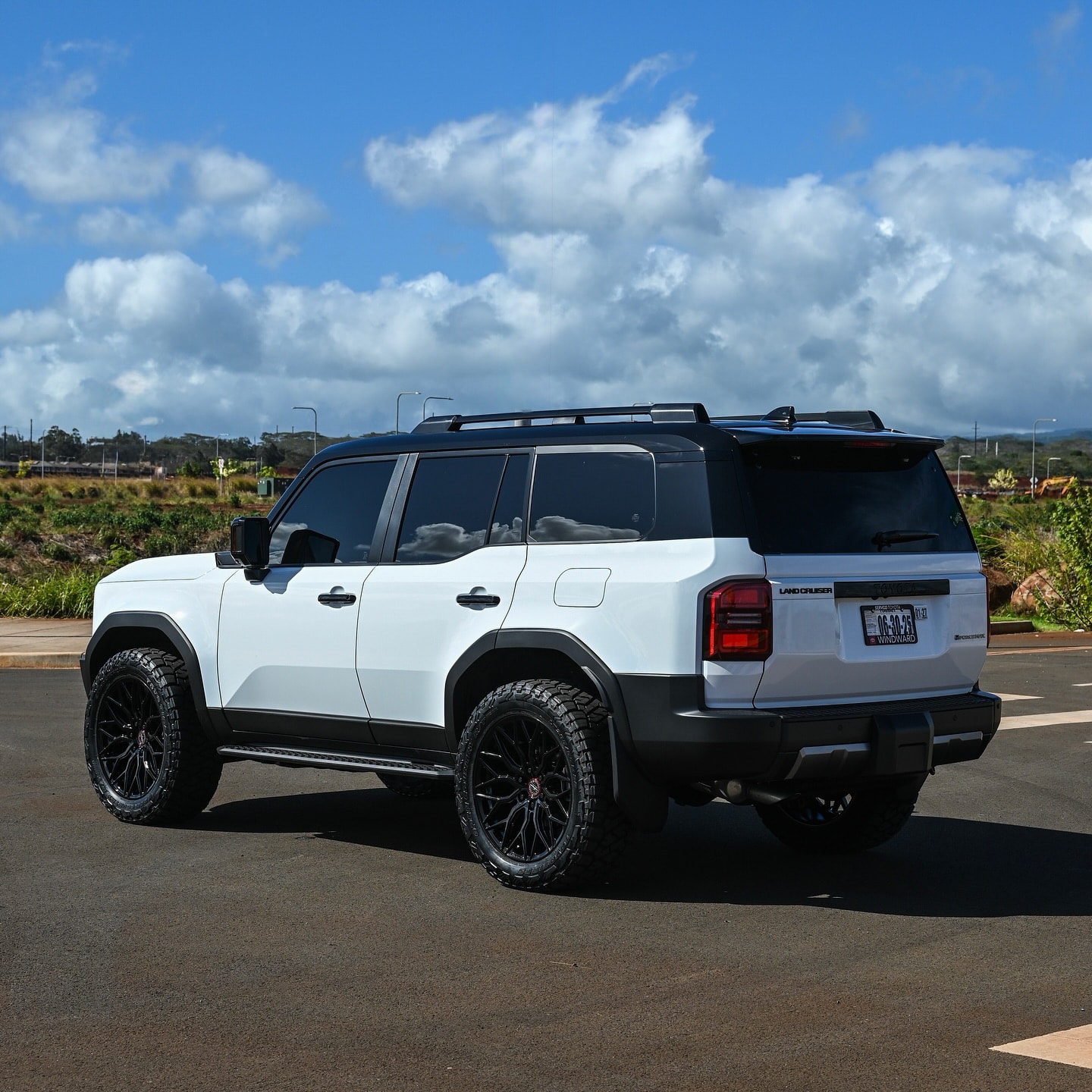 white-and-black-lifted-toyota-land-cruiser-looks-like-an-off-road-stormtrooper-on-22s_2 (1).jpg