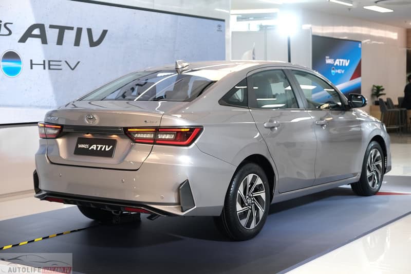 Yaris_ATIV_HEV_Premium_019.jpg