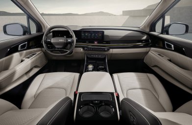 Kia Carnival Hi-Limousine 2.jpg