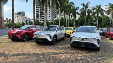 VinFast Limo Green-6.jpg