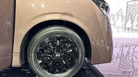 Nissan ELGRAND 3.jpg