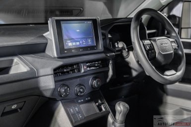 Toyota Hilux TRAVO Standard Cab 19.jpg