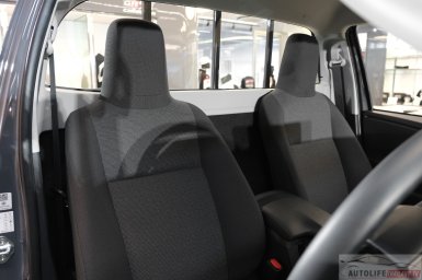 Toyota Hilux TRAVO Standard Cab 23.jpg