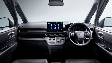 Honda StepWGN eHEV 3.jpg