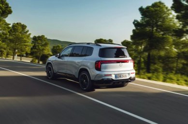 2026-Mercedes-Benz-GLB 2.jpg