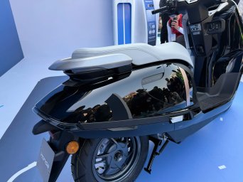 Honda UC35647860547_cc546e720a8730327ed60c3efa228d5b.jpg