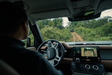 Land Rover Defender 130-3.jpg